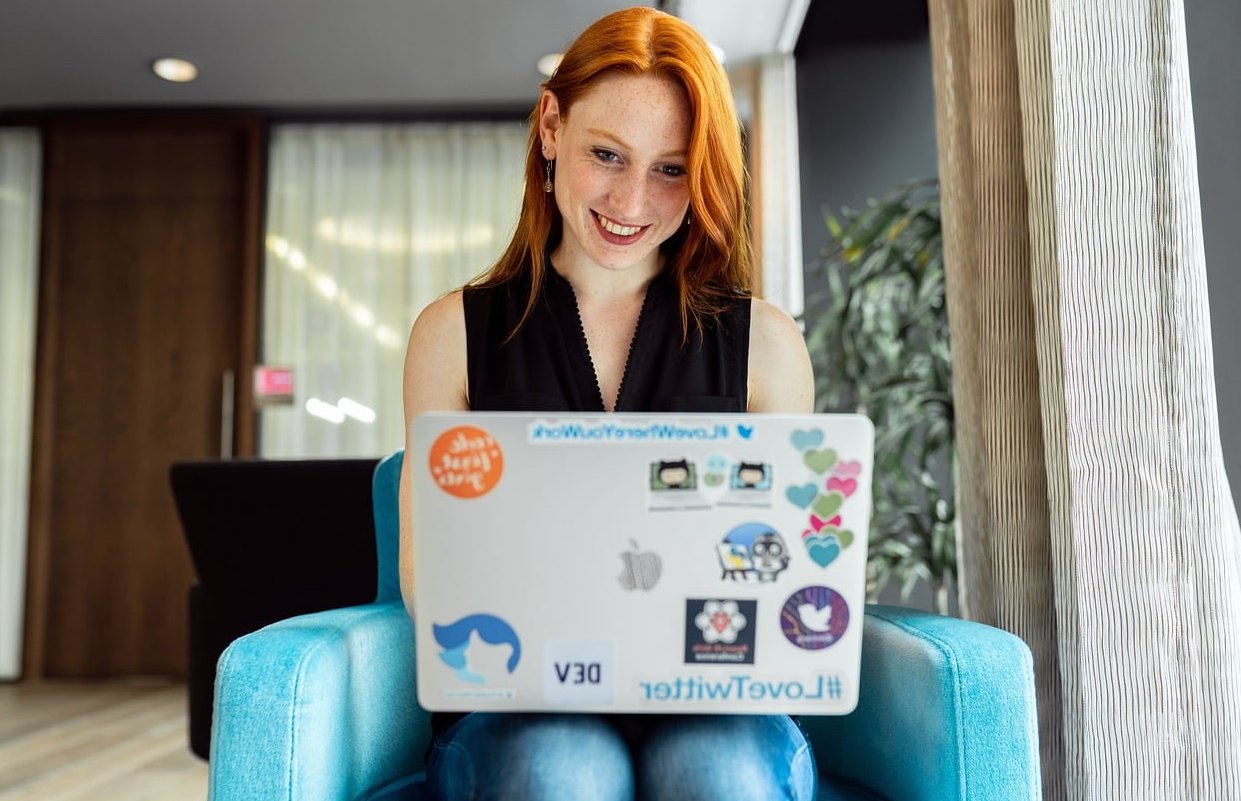 react code laptop